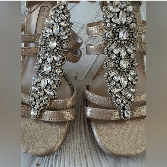 Antonio Melani Gold sandals women's sz 8 - Picture 14 of 15